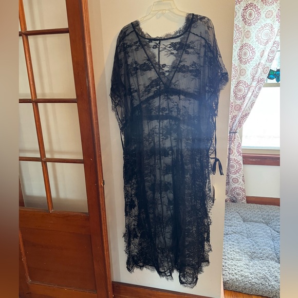 Elegant Black Lace Cover Up - Picture 6 of 12